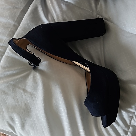 American Rag Cie high heel shoe - Picture 2 of 7